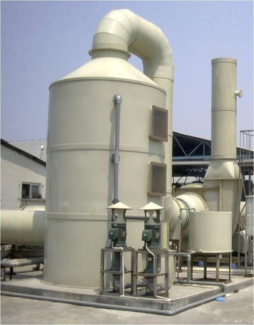 喷淋吸收塔使用碱液吸收尾气中氯化氢气体,采用气液逆流的操作方式,内部设置鲍尔环填料层,强化了气液传质从而加强吸收效果。塔上部设置丝网除沫器。喷淋液从塔底部溢流至循环水罐,通过循环水泵循环送至吸收塔,减少化学水用量。