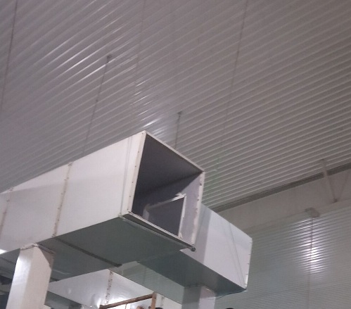 车间水帘风扇负压风机+降温水帘通风降温系统;体后必将成为FH在线设备的主流。湿帘（水帘）性能特点：采用新材料与空间交联技术，高吸水、高耐水、抗霉变、耐腐蚀、使用寿命长。产品蒸发比表面大，降温效率达80%以上。产品含表面活性剂，自然吸水，扩散速度快，效能持久。